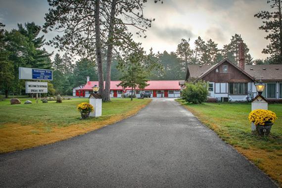 Northern Pine Inn Hayward Exterior foto
